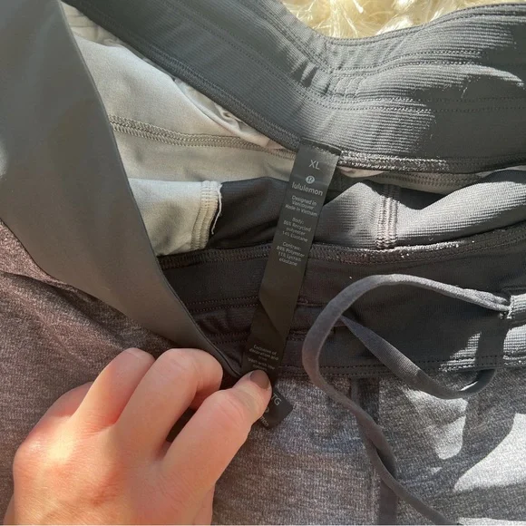 Lululemon Men’s 10” Athletic Shorts - Picture 2 of 6